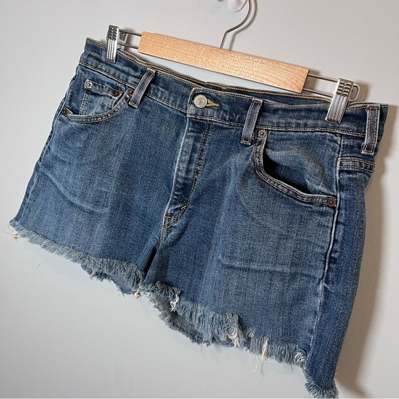 Vintage 515 Levi’s Cut-off Denim Shorts 32” W size 10 Stretch Raw Hem - Picture 2 of 7